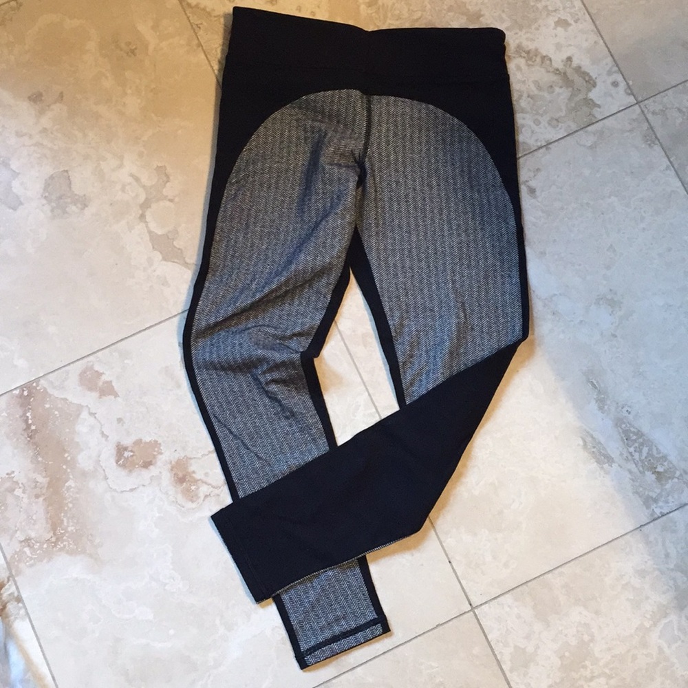 NWOT AE black and grey herringbone leggings Size M